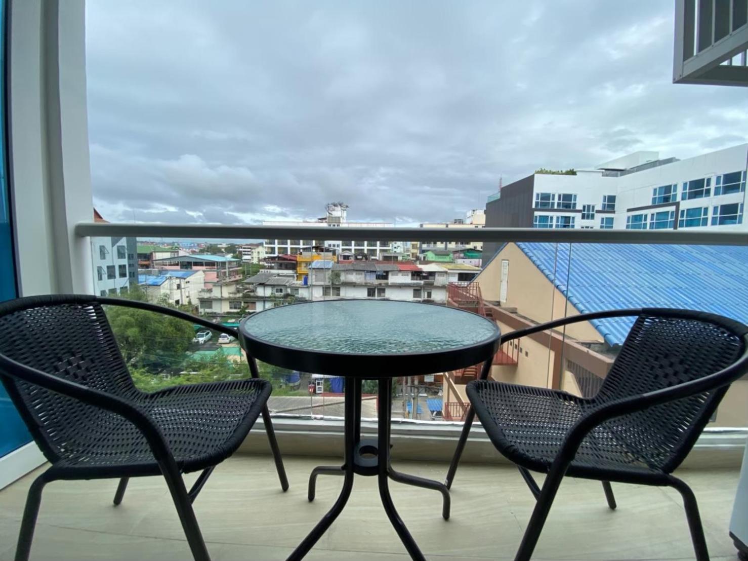 Grand Avenue Suites X Monthstayz Thailand Pattaya Exterior foto