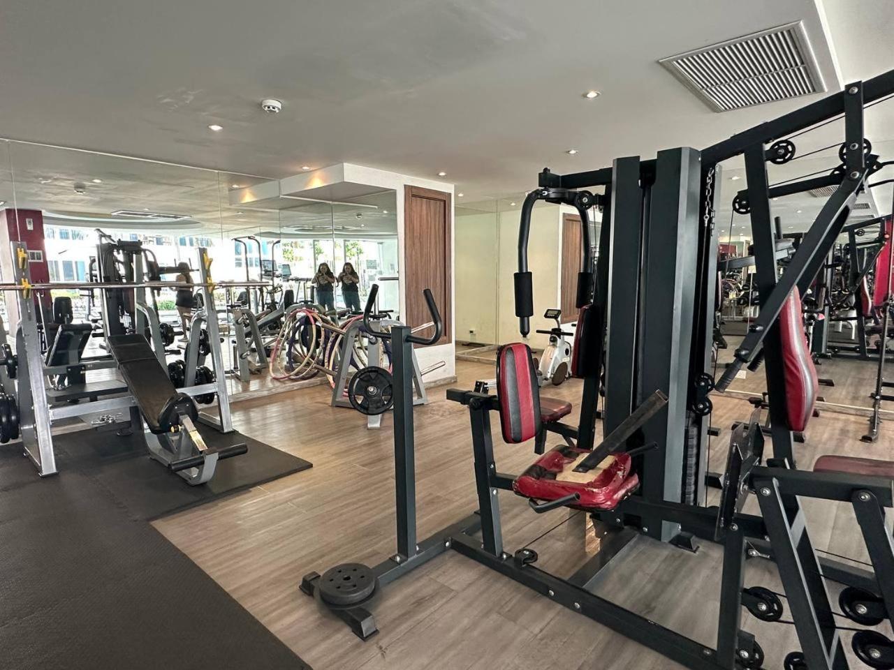 Grand Avenue Suites X Monthstayz Thailand Pattaya Exterior foto